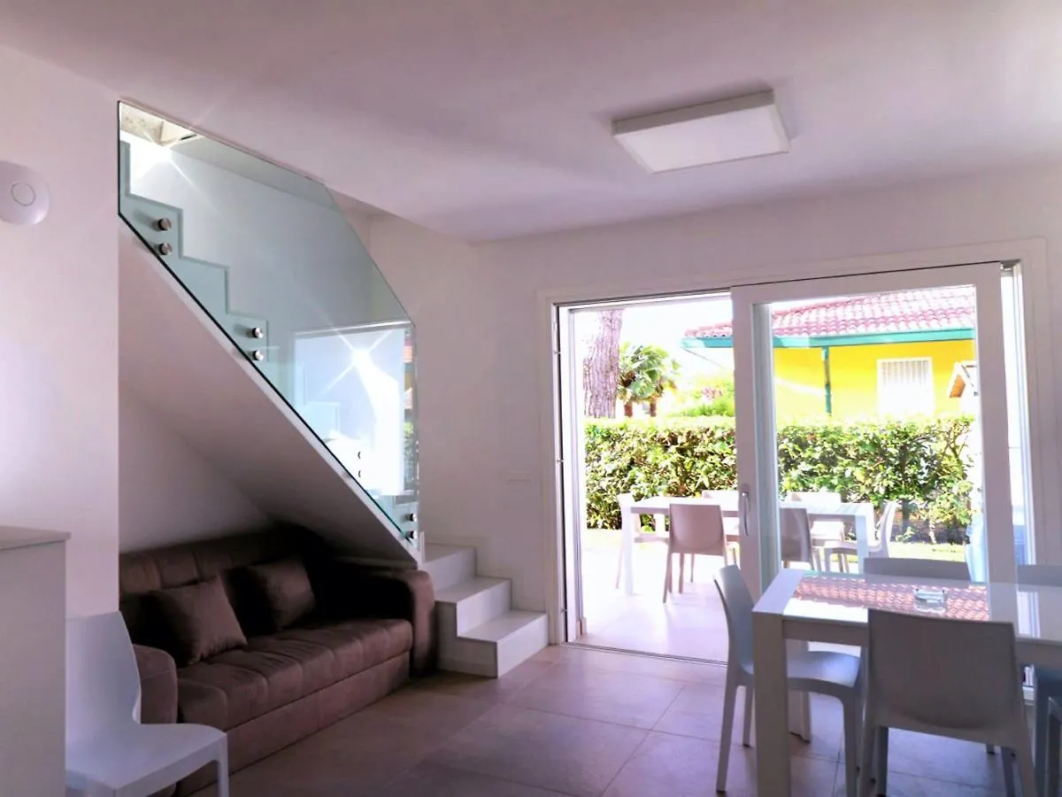 Stunning Villa With Private Garden - Beahost Bibione 0*,