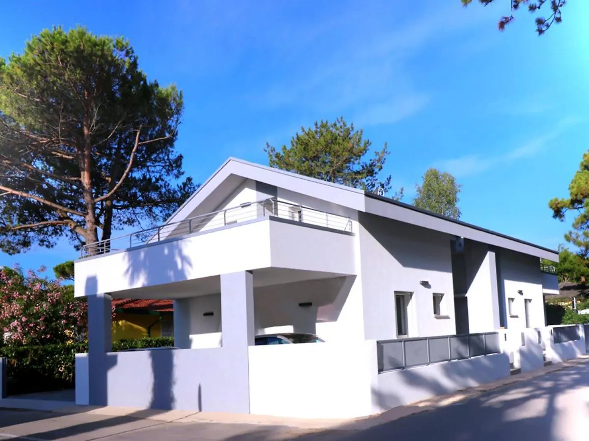 Stunning Villa With Private Garden - Beahost Bibione