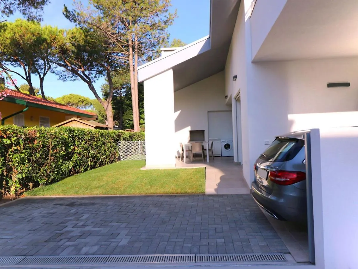 Stunning Villa With Private Garden - Beahost Bibione